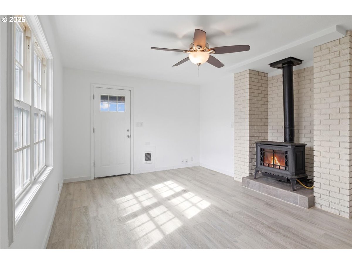 704 Southwest 16th Avenue Albany, OR 97321 - Photo 8 of 35