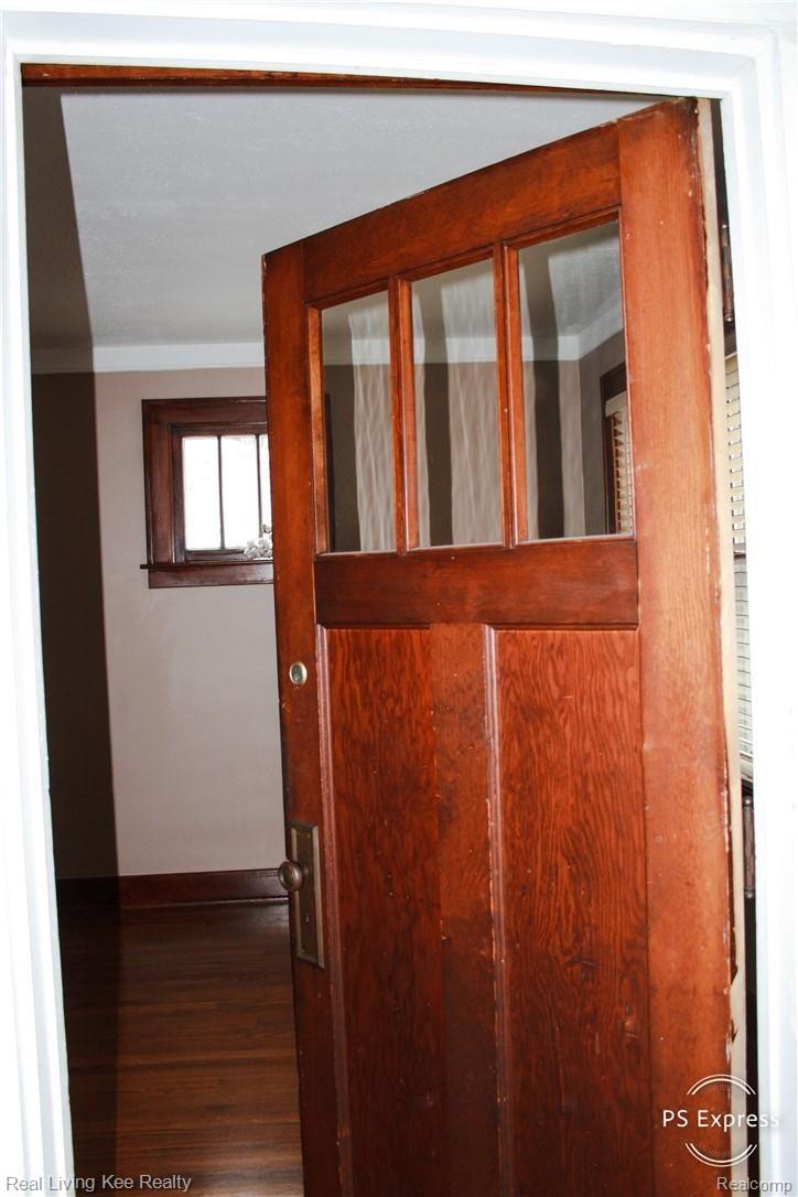 147 Lysander Street Rochester, MI 48307 - Photo 6 of 16 wood door.jpeg