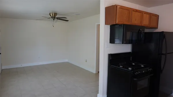 $1,250 | 604 Wilson Road, Unit 5, Humble, TX 77338