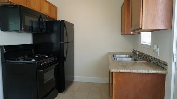 $1,250 | 604 Wilson Road, Unit 5, Humble, TX 77338