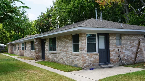 $1,250 | 604 Wilson Road, Unit 5, Humble, TX 77338