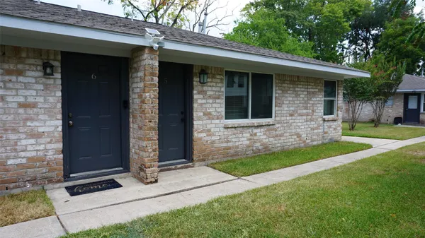 $1,250 | 604 Wilson Road, Unit 5, Humble, TX 77338