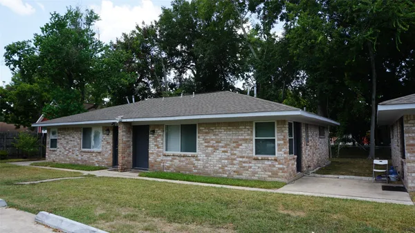 $1,250 | 604 Wilson Road, Unit 5, Humble, TX 77338