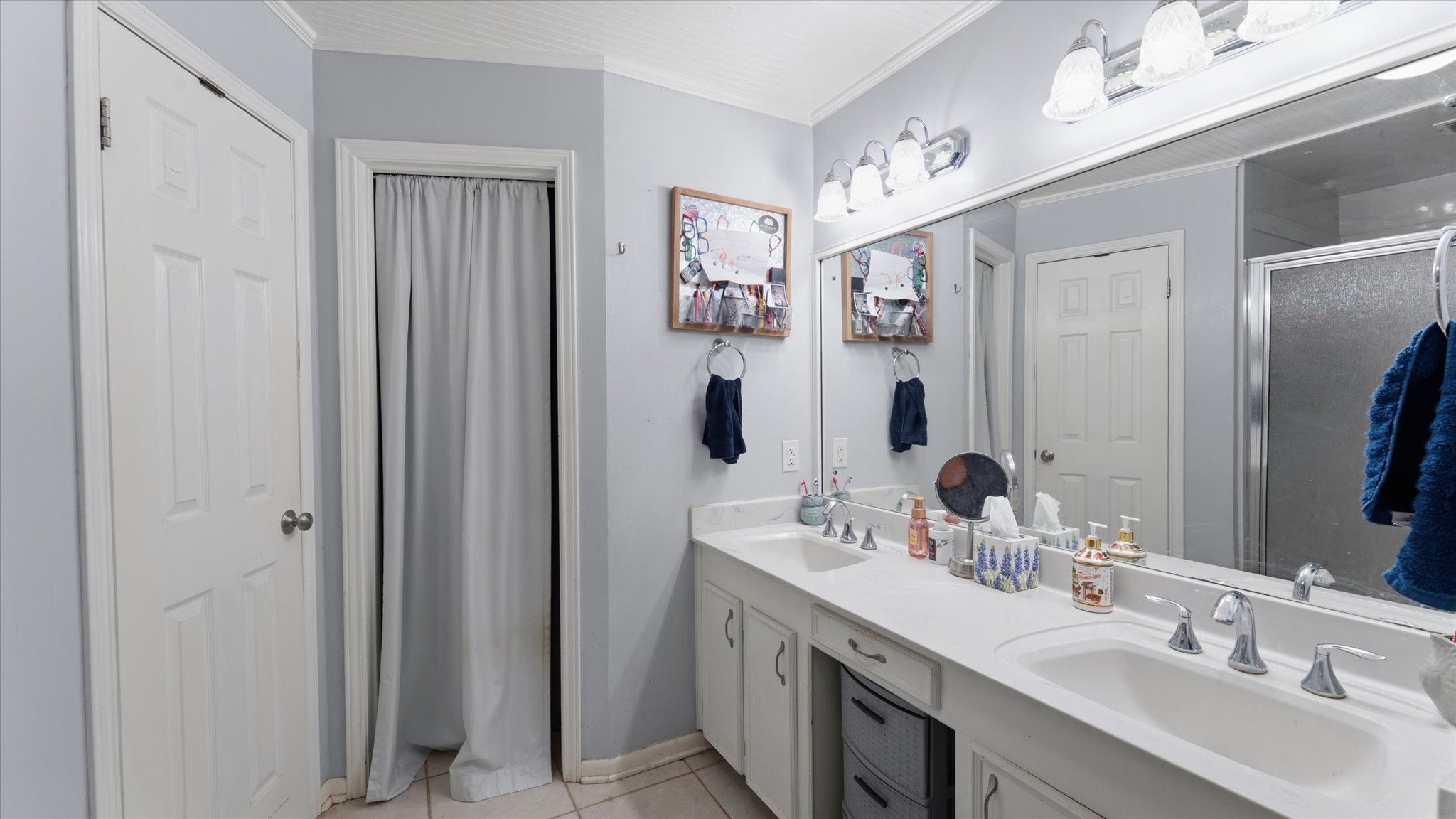1645 9th Street Hempstead, TX 77445 - Photo 13 of 18 a bathroom with a double vanity sink mirror and