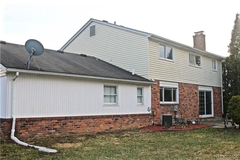 36110 Congress Road Farmington Hills, MI 48335 - Photo 4 of 28