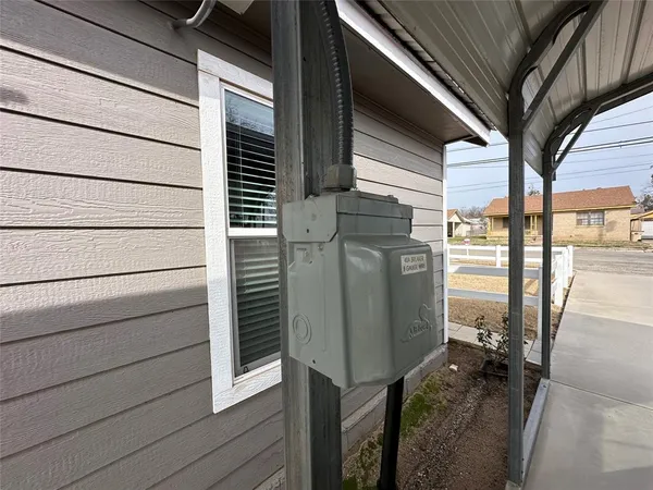 $149,000 | 506 West Grand Avenue, Comanche, TX 76442