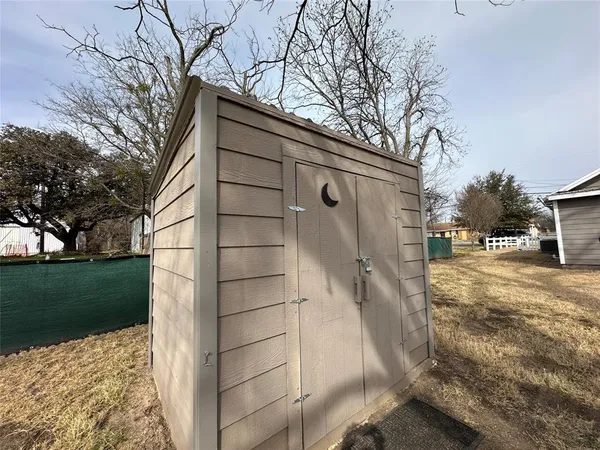 $149,000 | 506 West Grand Avenue, Comanche, TX 76442