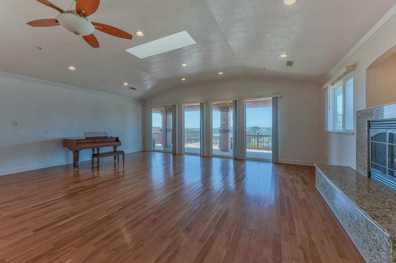 117 Springfield Road Moss Landing, CA 95039 - Photo 9 of 44 Gallery Image 9