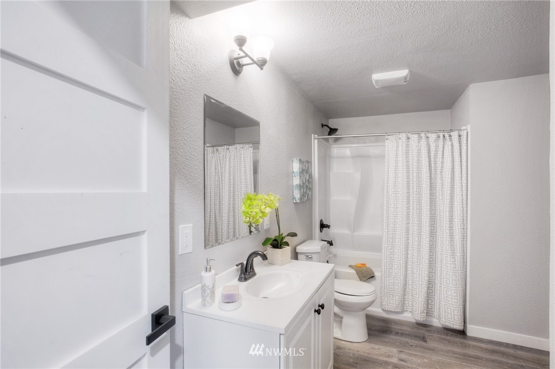 405 Maple Avenue Northwest Renton, WA 98057 - Photo 20 of 23 a bathroom with a sink toilet and shower