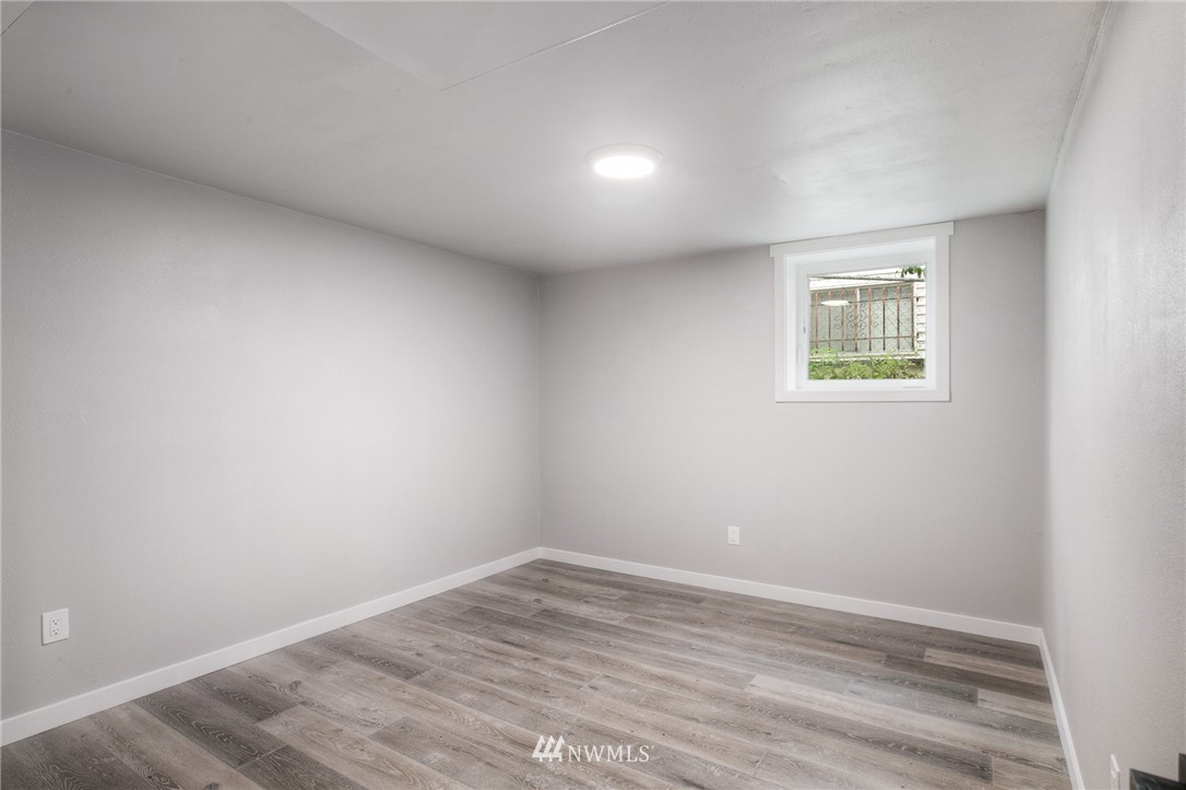 405 Maple Avenue Northwest Renton, WA 98057 - Photo 21 of 23 an empty room with wooden floor and windows