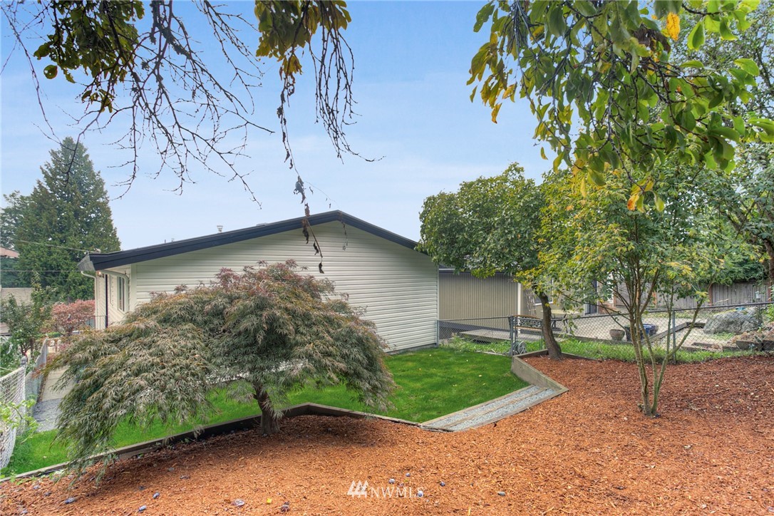 405 Maple Avenue Northwest Renton, WA 98057 - Photo 23 of 23 a backyard of a house with plants and tree