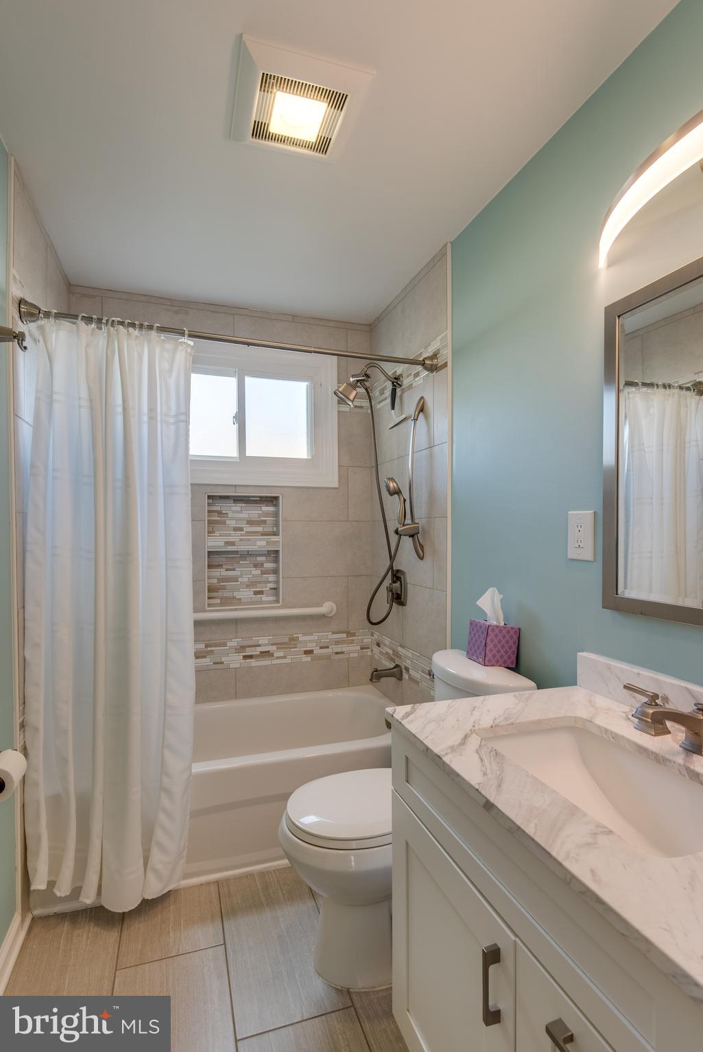 218 Atlanta Road Pasadena, MD 21122 - Photo 15 of 48 Upper level full bath recently updated