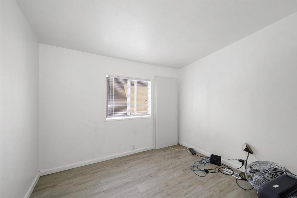 400 Greenfield Drive El Cajon, CA 92021 - Photo 26 of 41 an empty room with a window