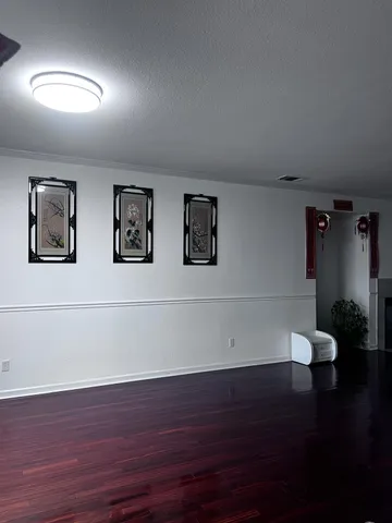 a view of a house with backyard and trees