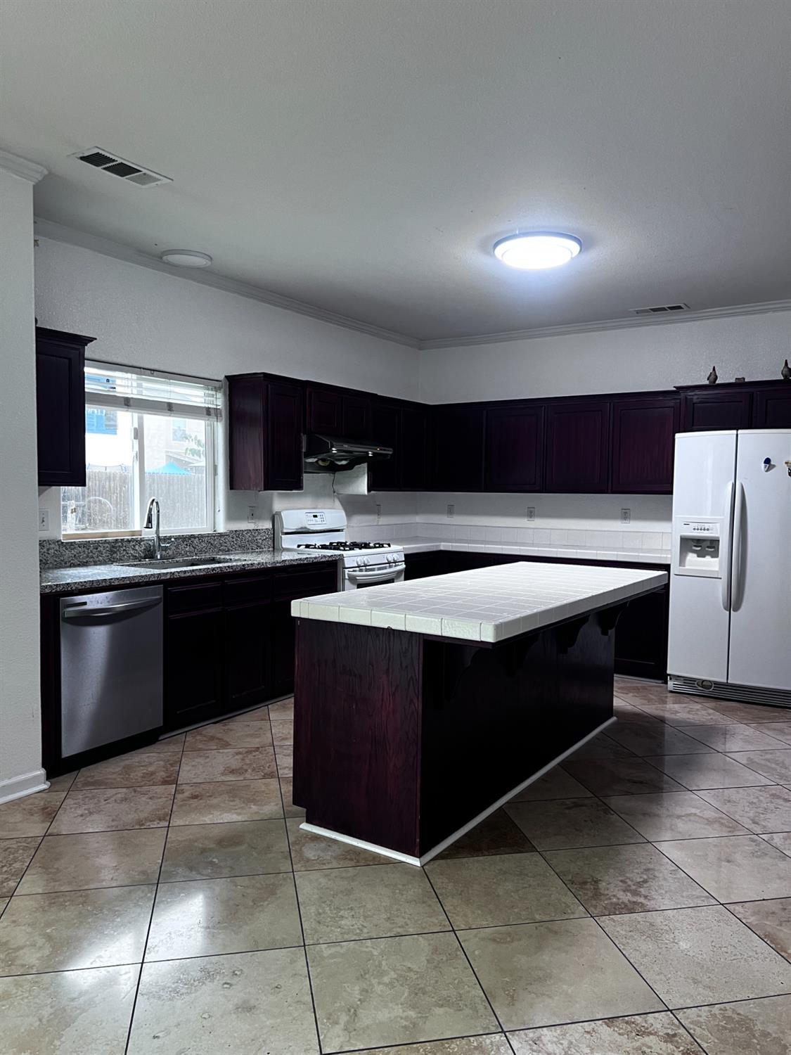 1950 West Rio Hondo Way Hanford, CA 93230 - Photo 2 of 61