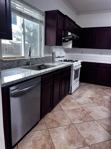 $482,500 | 1950 West Rio Hondo Way, Hanford, CA 93230