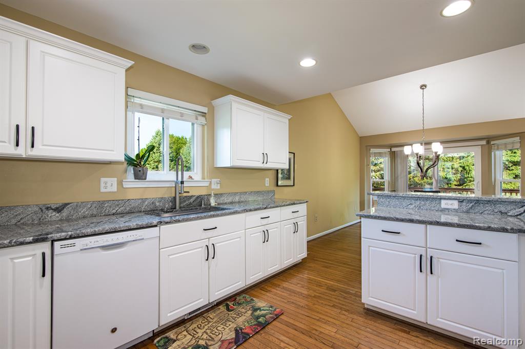 1260 Churchill Circle Rochester, MI 48307 - Photo 12 of 37