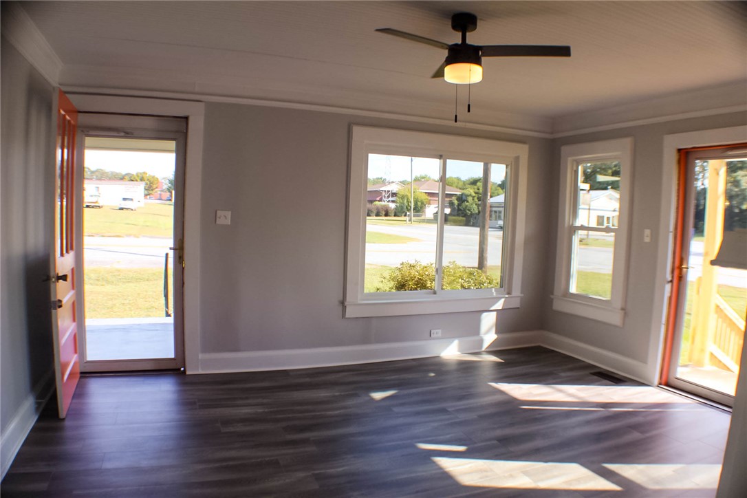 300 Betsy Street Iva, SC 29655 - Photo 3 of 46 Living room