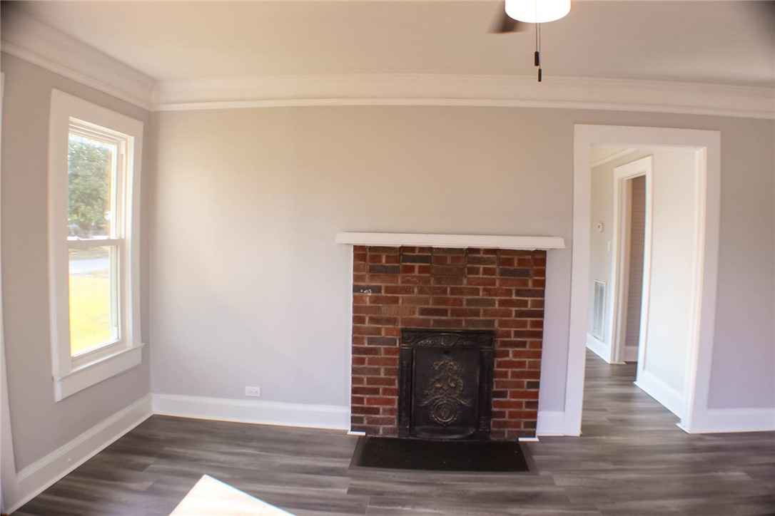 300 Betsy Street Iva, SC 29655 - Photo 7 of 46 Living Room