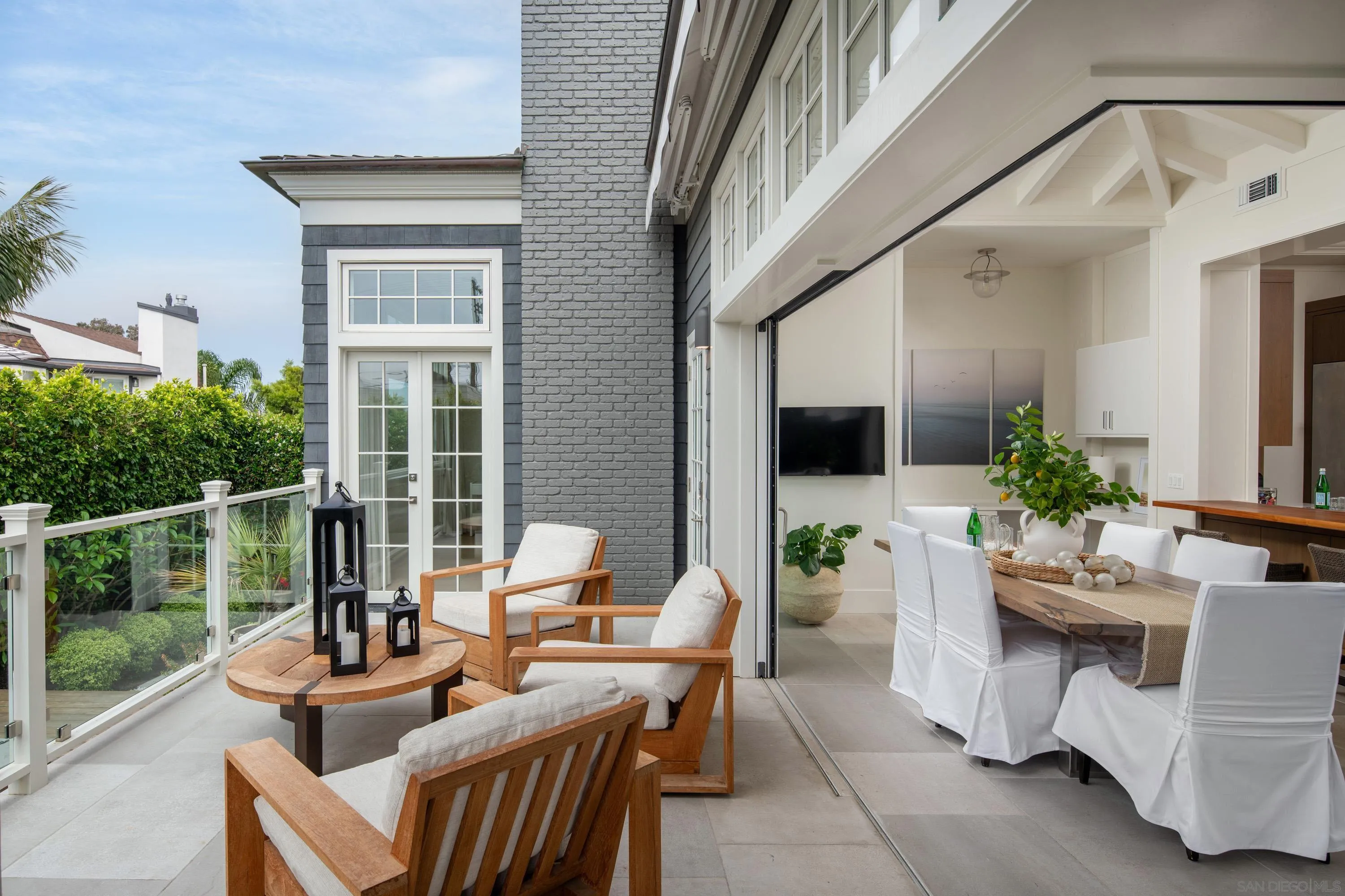 236 24th Street Del Mar, CA 92014 - Photo 2 of 34 a view of an house with backyard and furniture