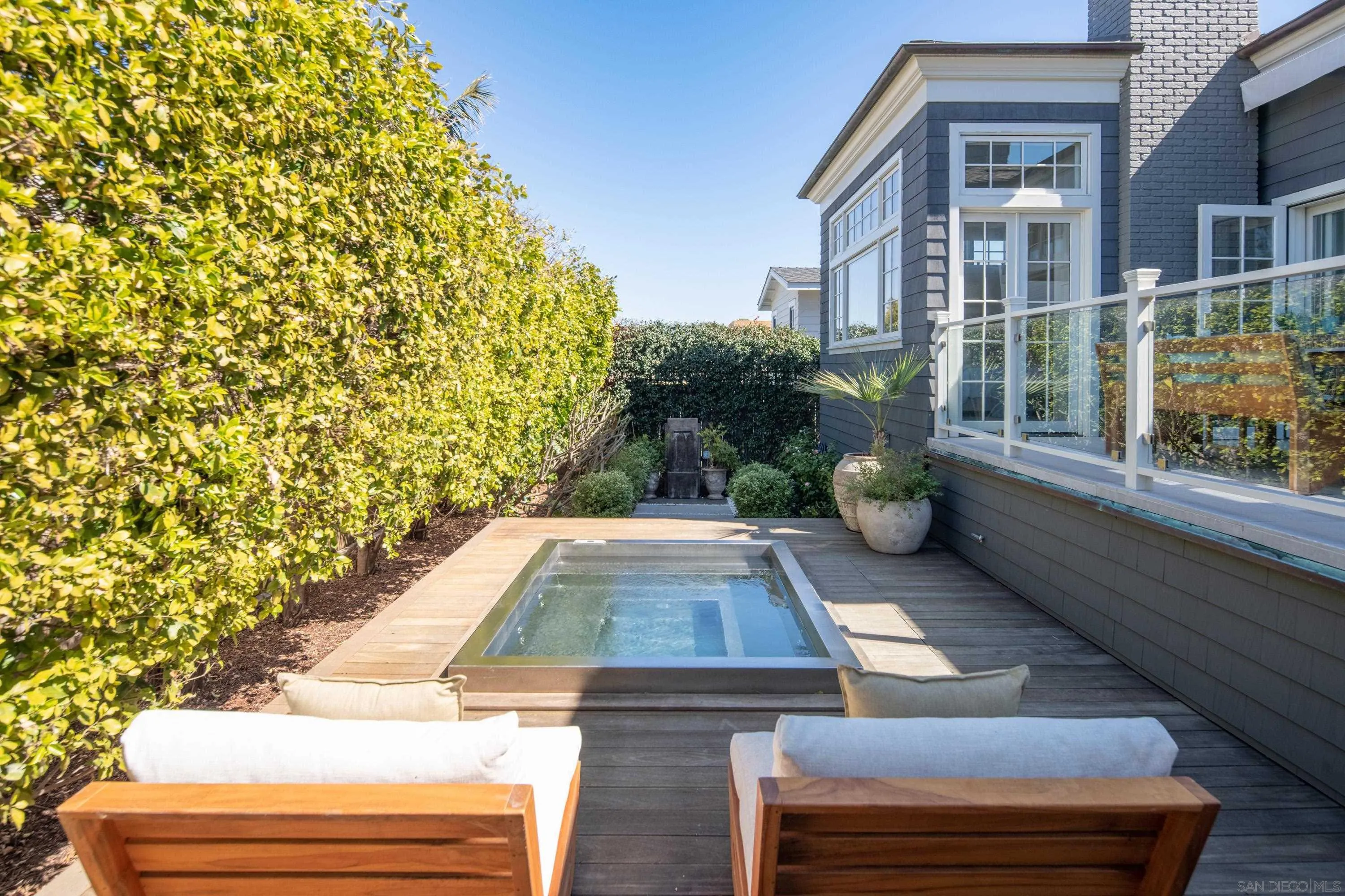 236 24th Street Del Mar, CA 92014 - Photo 34 of 34 a view of a yard with chairs