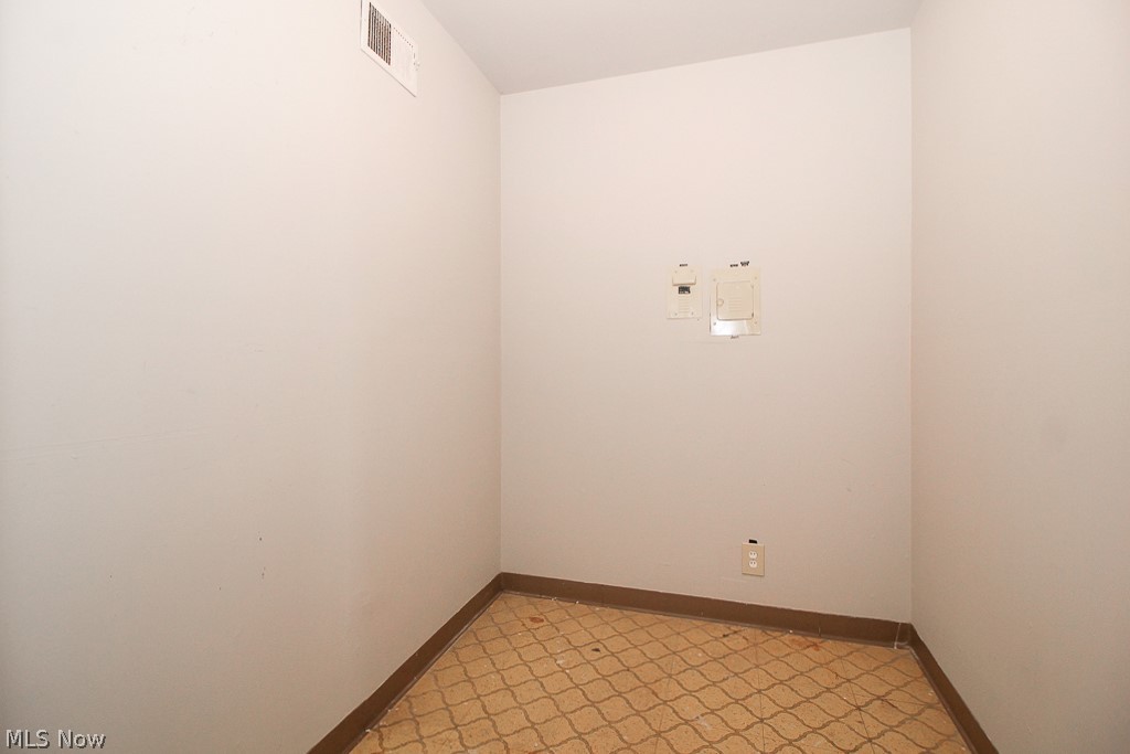 1707 Lander Road Cleveland, OH 44124 - Photo 12 of 27