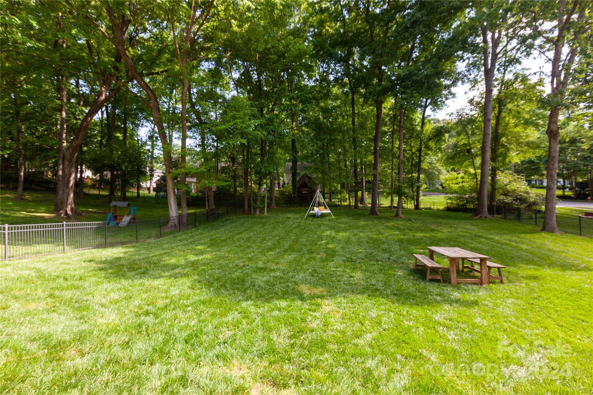 6133 Gate Post Road Charlotte, NC 28211 - Photo 35 of 40 Gallery Image 35