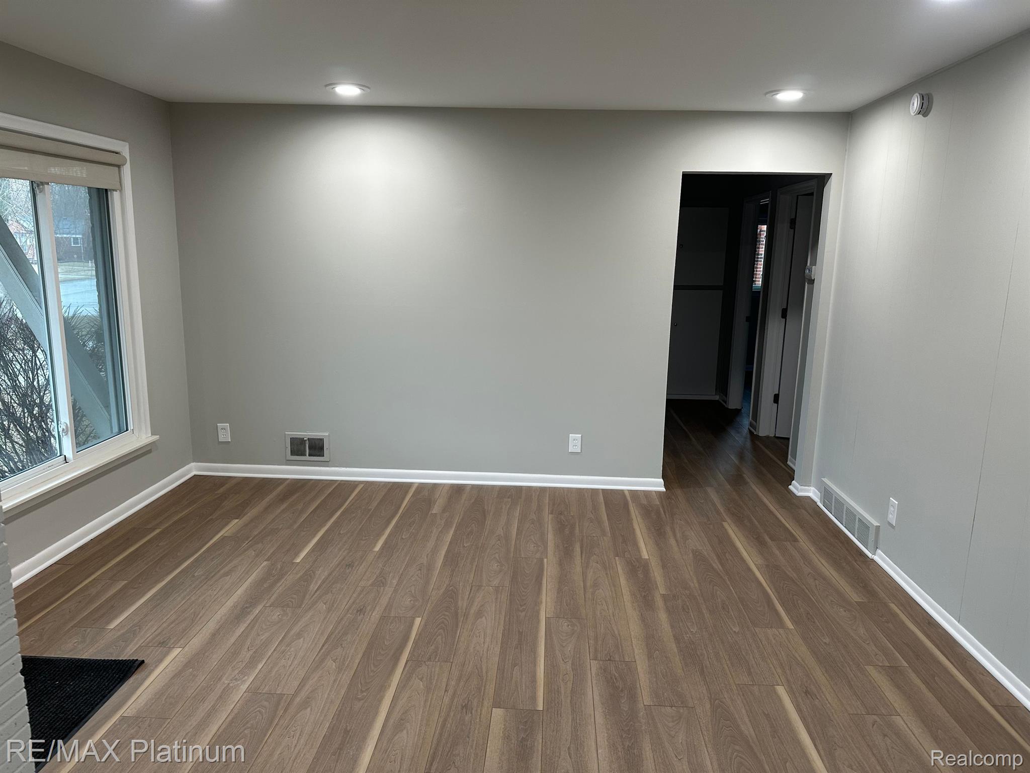 29080 Beechnut Street Inkster, MI 48141 - Photo 3 of 18 Living Room