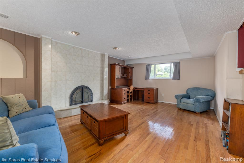 47425 Barbara Road Macomb, MI 48044 - Photo 19 of 22
