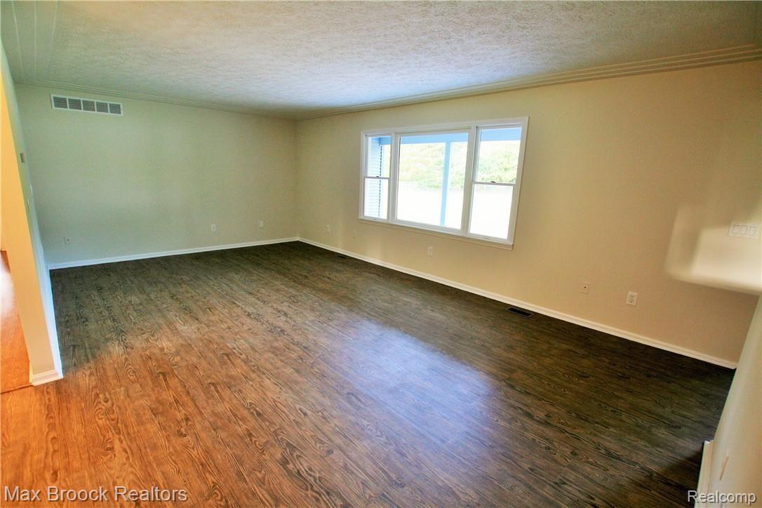 4515 Shepper Road Stockbridge, MI 49285 - Photo 7 of 34 Light infused Great Room