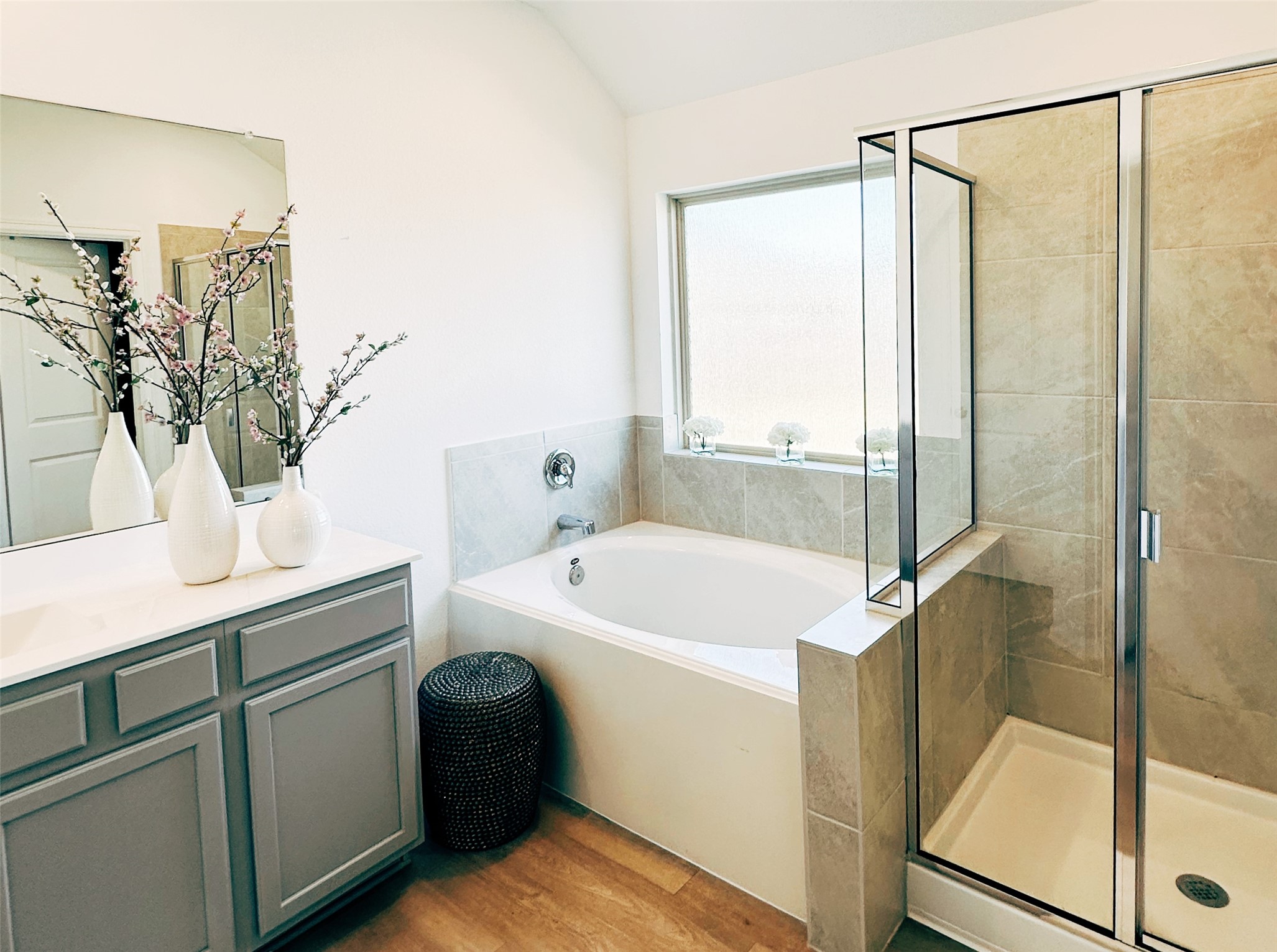 5335 Winding Strm Drive Rosenberg, TX 77469 - Photo 18 of 26 a bathroom with a bathtub and a sink