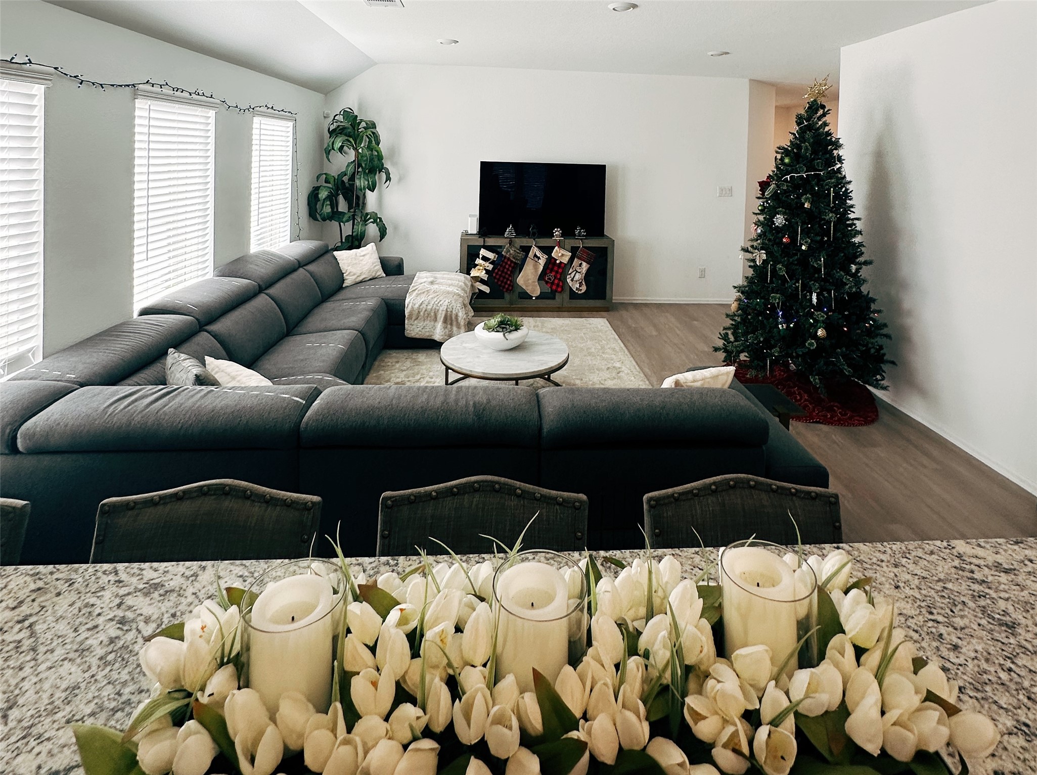 5335 Winding Strm Drive Rosenberg, TX 77469 - Photo 6 of 26 a bedroom with a bed and a couch