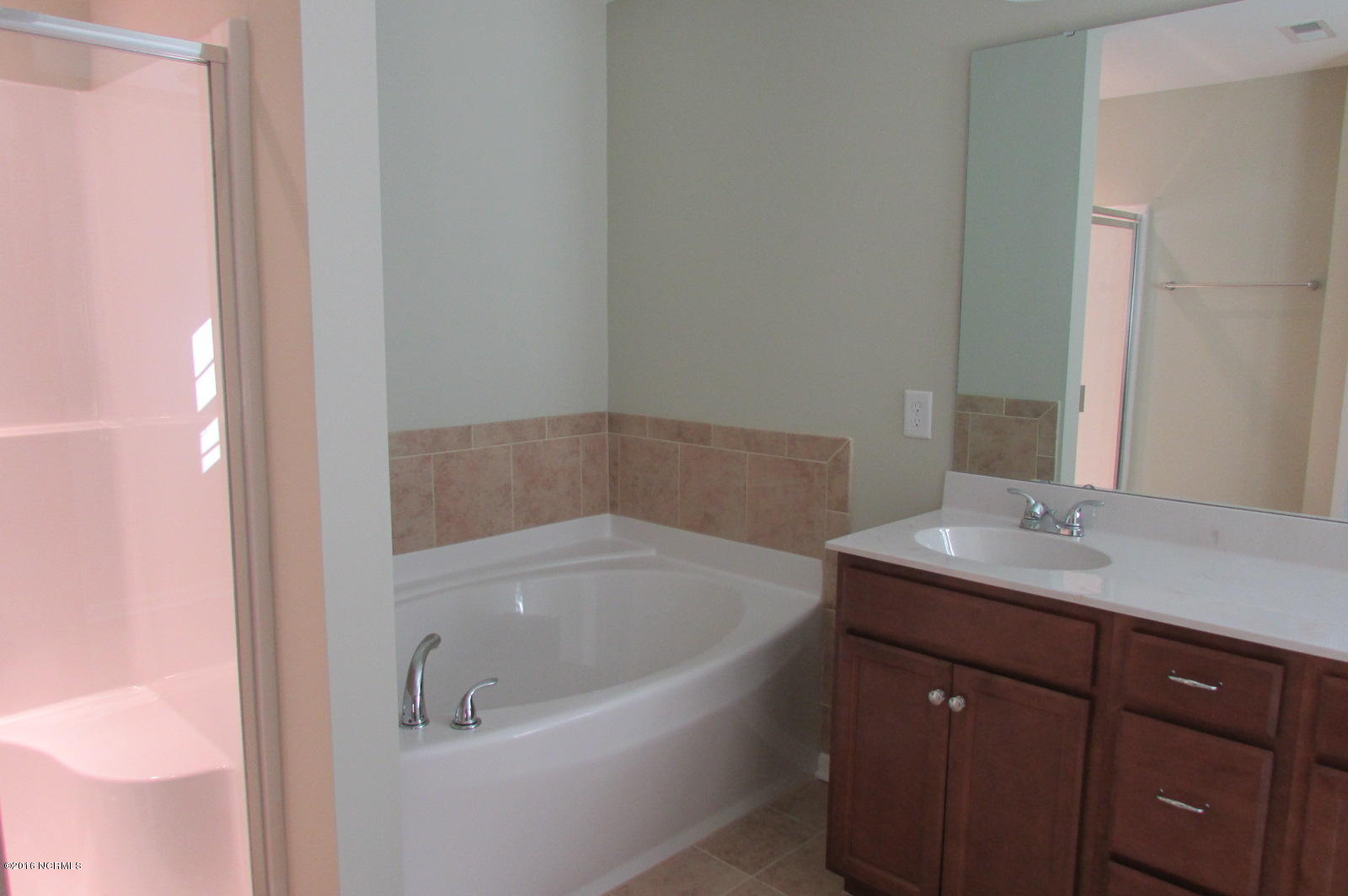 302 Station House Road New Bern, NC 28562 - Photo 11 of 15 Master Bath