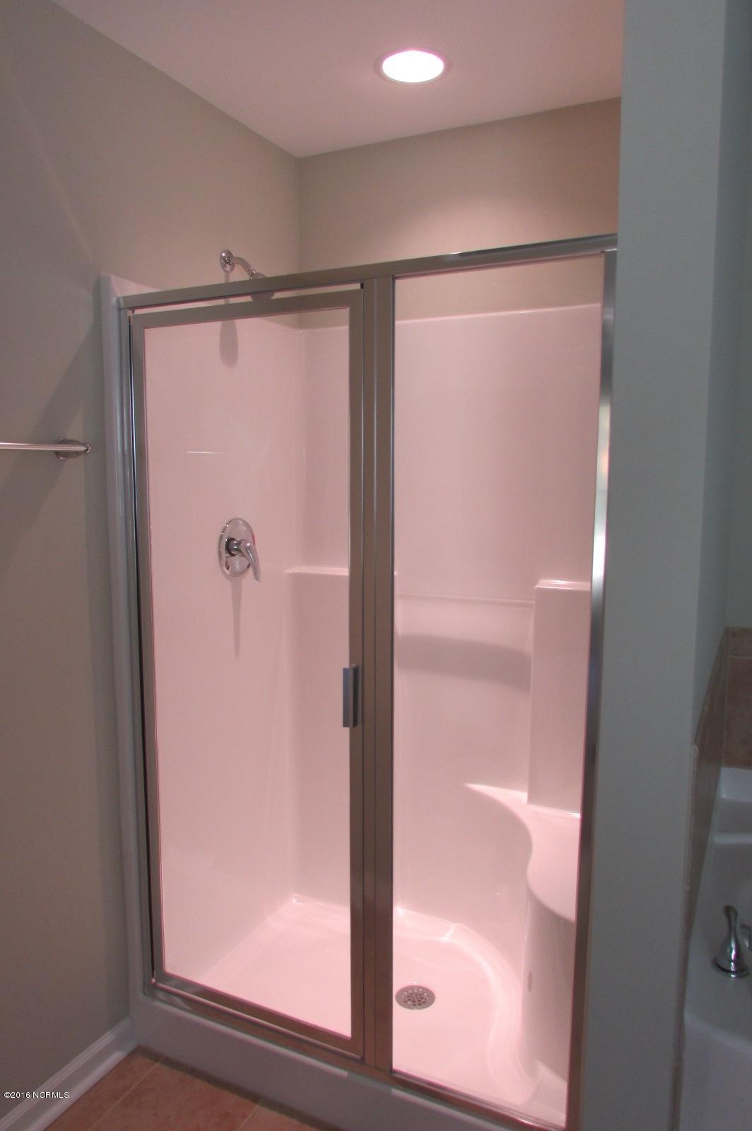 302 Station House Road New Bern, NC 28562 - Photo 12 of 15 Master Shower