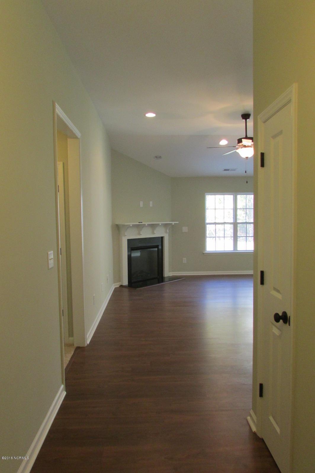302 Station House Road New Bern, NC 28562 - Photo 6 of 15 Foyer