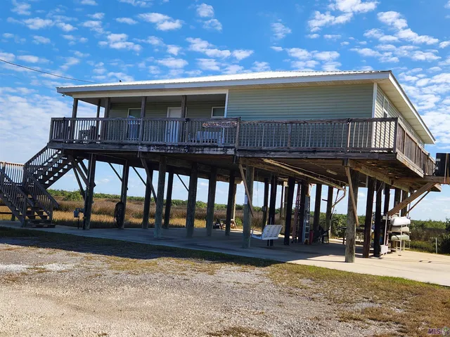 $325,000 | 626 Highway 1, Grand Isle, LA 70358