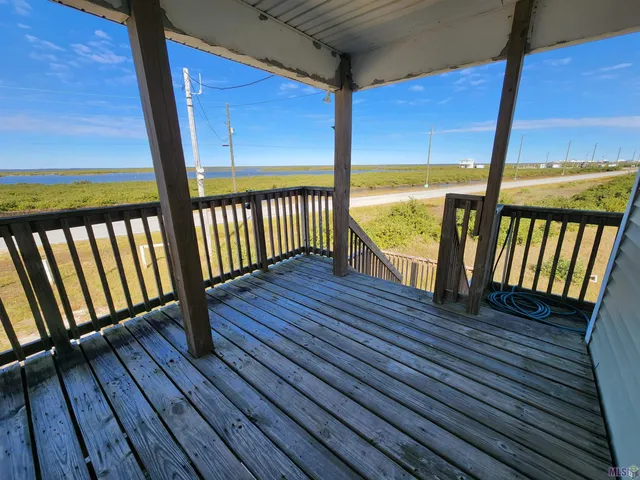 $325,000 | 626 Highway 1, Grand Isle, LA 70358