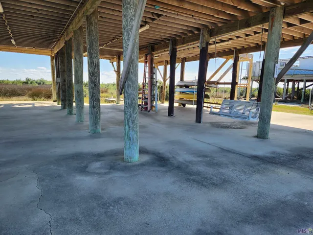 $325,000 | 626 Highway 1, Grand Isle, LA 70358