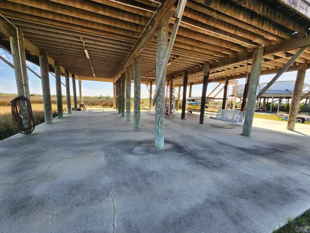 $325,000 | 626 Highway 1, Grand Isle, LA 70358