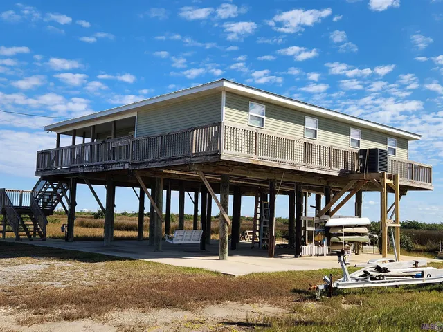 $325,000 | 626 Highway 1, Grand Isle, LA 70358