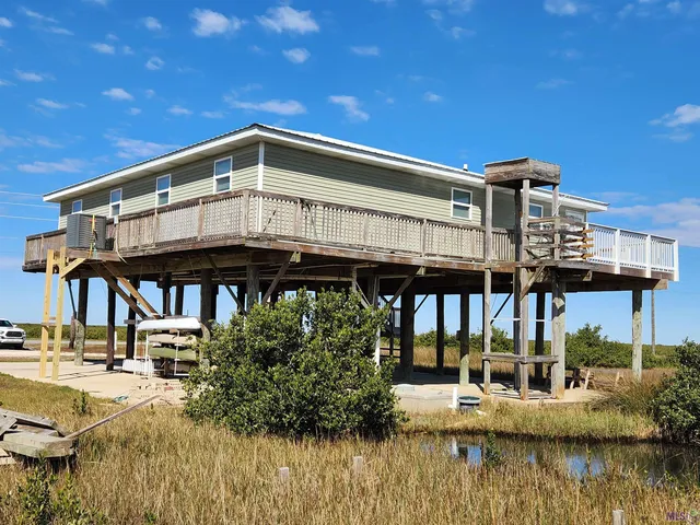 $325,000 | 626 Highway 1, Grand Isle, LA 70358