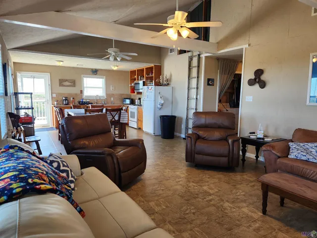 $325,000 | 626 Highway 1, Grand Isle, LA 70358