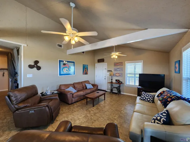 $325,000 | 626 Highway 1, Grand Isle, LA 70358