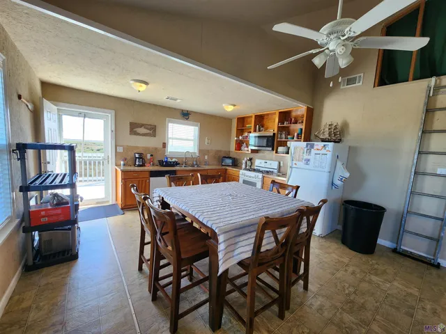 $325,000 | 626 Highway 1, Grand Isle, LA 70358