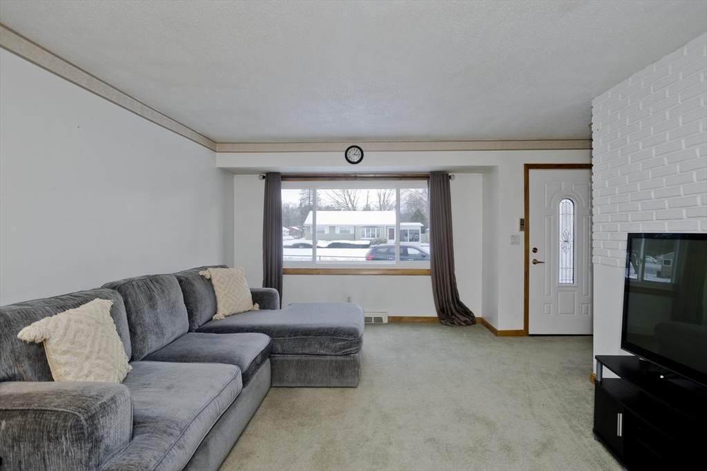 68 Hamilton Street Springfield, MA 01119 - Photo 12 of 35