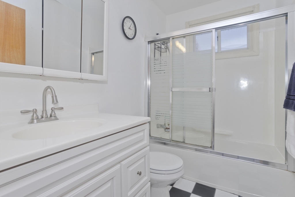 68 Hamilton Street Springfield, MA 01119 - Photo 19 of 35