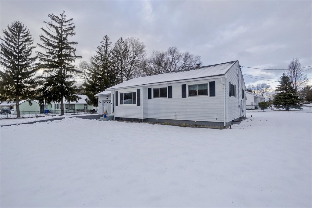 68 Hamilton Street Springfield, MA 01119 - Photo 3 of 35