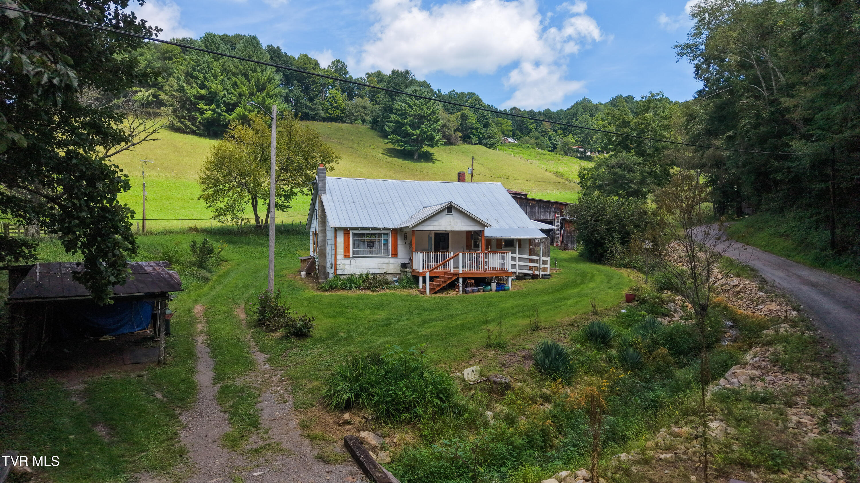 1091 Sandy Road Mountain City, TN 37683 - Photo 4 of 79 1091 Sandy Road 11