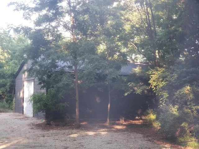 $299,000 | 16596 Dixie Highway, Holly, MI 48442