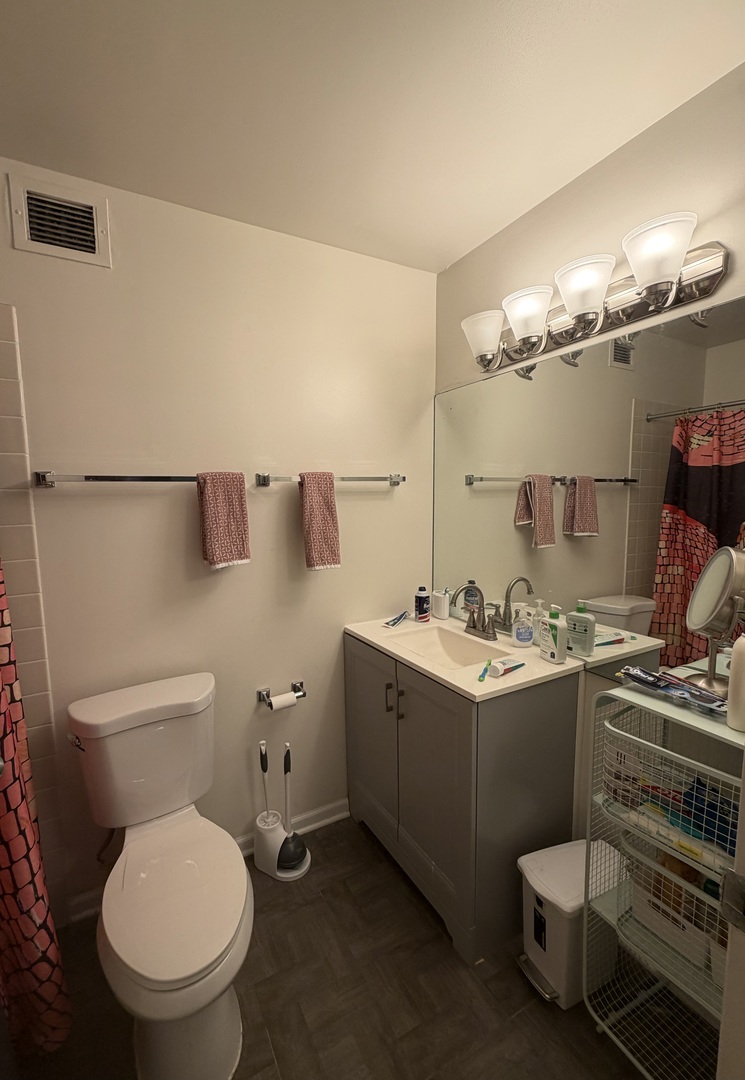 200 North Dearborn Street, Unit 2405 Chicago, IL 60601 - Photo 6 of 9